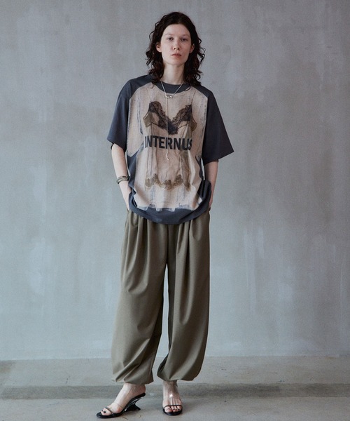 MAISON SPECIAL(メゾンスペシャル)の「【PRE-ORDER】Lingerie Trompe l'oeil T-Shirt/ランジェリートロンプルイユTシャツ(Tシャツ/カットソー・レディース・チャコールグレー/ホワイト・FREE)」の16枚目の写真
