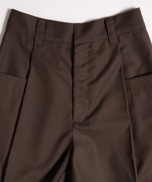 MUHET(ミュエータ)の「tuck short pants / タックショートパンツ(その他パンツ・レディース・ブラウン/ブラック・LARGE/SMALL/MEDIUM)」の10枚目の写真