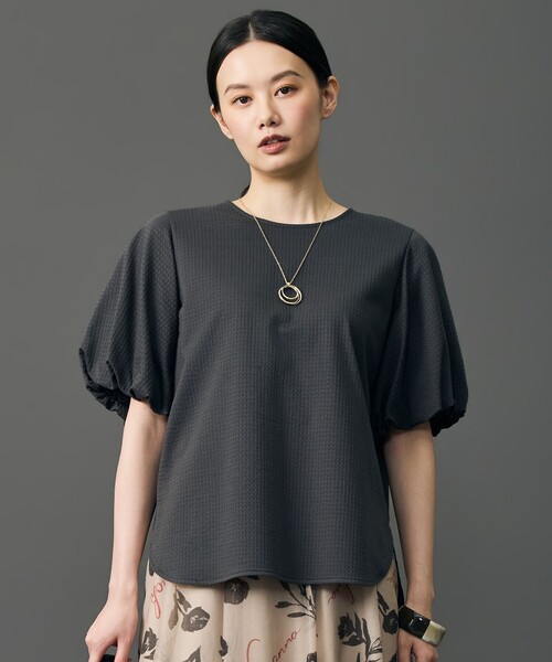 自由区(ジユウク)の「エンボスジャージー プルオーバー(Tシャツ/カットソー・レディース・グレー系/アイボリー系/ベージュ系/レッド系・46/44)」の2枚目の写真