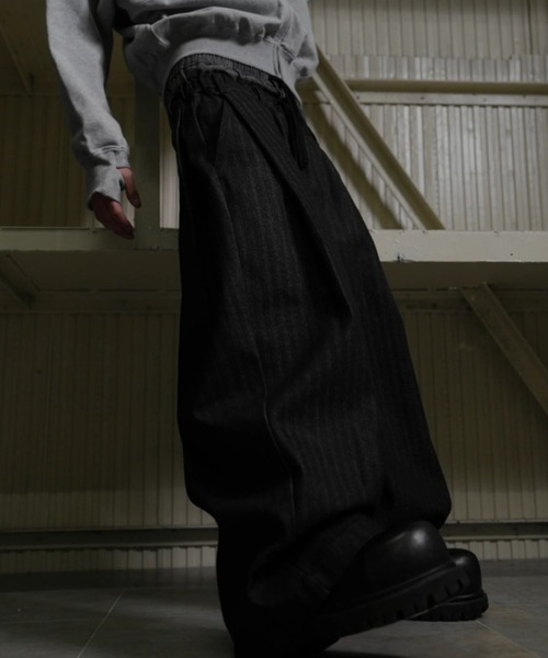 Lee fi Ne(リファイン)の「【Lee fi Ne】Herringbone Layered Baggy Jeans / 【リファイン】ヘリンボーンレイヤードバギージーンズ<着用動画あり>(デニムパンツ・メンズ・ブラック・01/02)」の4枚目の写真