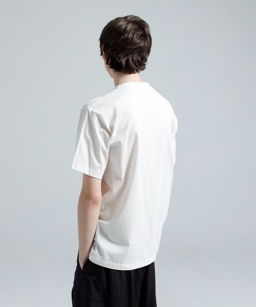 Y-3(ワイスリー)の「LOGO SS TEE(Tシャツ/カットソー・メンズ・ホワイト系その他・XX-LARGE/X-LARGE/LARGE/MEDIUM/SMALL/X-SMALL/XX-SMALL)」の4枚目の写真