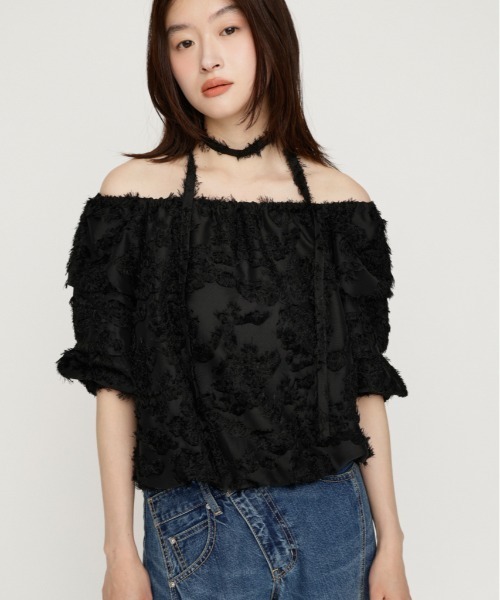 SLY(スライ)の「TUCK SLEEVE OFFSHOULDER TOPS タックスリーブオフショルダートップス 夏服 秋服(シャツ/ブラウス・レディース・アイボリー/ブラック/ブラウン・FREE)」の3枚目の写真