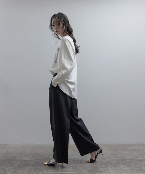Eimee Law(エイミーロウ)の「ドットフロッキー センタープレスパンツ(スラックス・レディース・ベージュ/ブラック/カーキ・MEDIUM)」の13枚目の写真