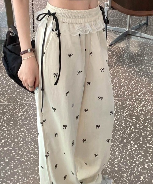 AsheKsha(アシクシャ)の「リボン付きハイウエスト・ルーズフィット・ドレープ感あるワイドパンツ(その他パンツ・レディース・ブラック/ホワイト・F)」の21枚目の写真