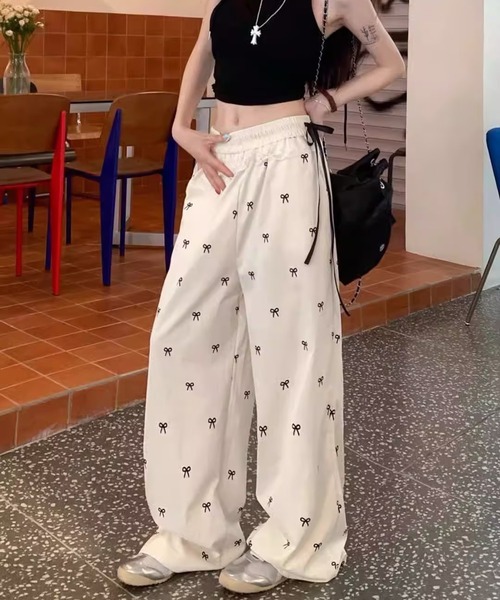 AsheKsha(アシクシャ)の「リボン付きハイウエスト・ルーズフィット・ドレープ感あるワイドパンツ(その他パンツ・レディース・ブラック/ホワイト・F)」の3枚目の写真