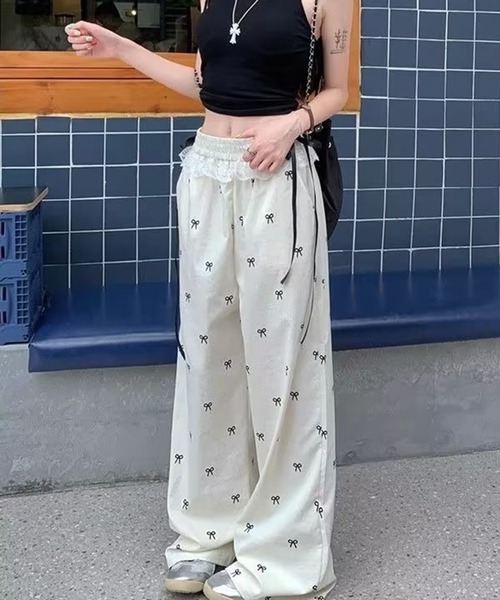 AsheKsha(アシクシャ)の「リボン付きハイウエスト・ルーズフィット・ドレープ感あるワイドパンツ(その他パンツ・レディース・ブラック/ホワイト・F)」の4枚目の写真