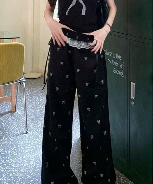 AsheKsha(アシクシャ)の「リボン付きハイウエスト・ルーズフィット・ドレープ感あるワイドパンツ(その他パンツ・レディース・ブラック/ホワイト・F)」の9枚目の写真