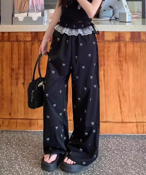 AsheKsha(アシクシャ)の「リボン付きハイウエスト・ルーズフィット・ドレープ感あるワイドパンツ(その他パンツ・レディース・ブラック/ホワイト・F)」の11枚目の写真
