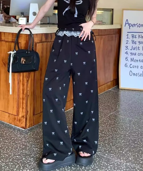 AsheKsha(アシクシャ)の「リボン付きハイウエスト・ルーズフィット・ドレープ感あるワイドパンツ(その他パンツ・レディース・ブラック/ホワイト・F)」の13枚目の写真