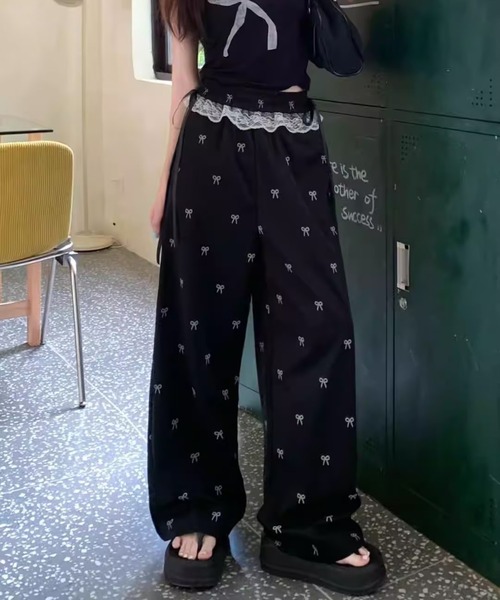 AsheKsha(アシクシャ)の「リボン付きハイウエスト・ルーズフィット・ドレープ感あるワイドパンツ(その他パンツ・レディース・ブラック/ホワイト・F)」の14枚目の写真