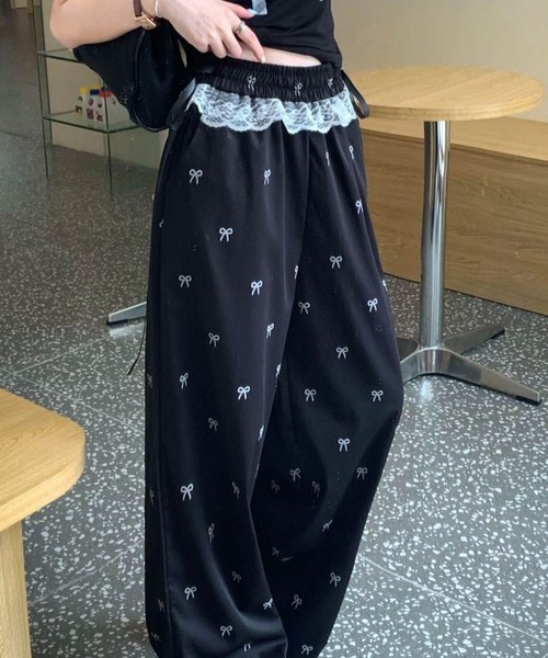 AsheKsha(アシクシャ)の「リボン付きハイウエスト・ルーズフィット・ドレープ感あるワイドパンツ(その他パンツ・レディース・ブラック/ホワイト・F)」の15枚目の写真