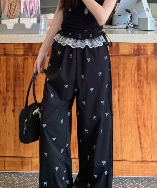 AsheKsha(アシクシャ)の「リボン付きハイウエスト・ルーズフィット・ドレープ感あるワイドパンツ(その他パンツ・レディース・ブラック/ホワイト・F)」の16枚目の写真