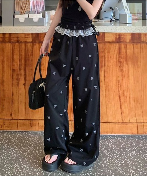 AsheKsha(アシクシャ)の「リボン付きハイウエスト・ルーズフィット・ドレープ感あるワイドパンツ(その他パンツ・レディース・ブラック/ホワイト・F)」の17枚目の写真