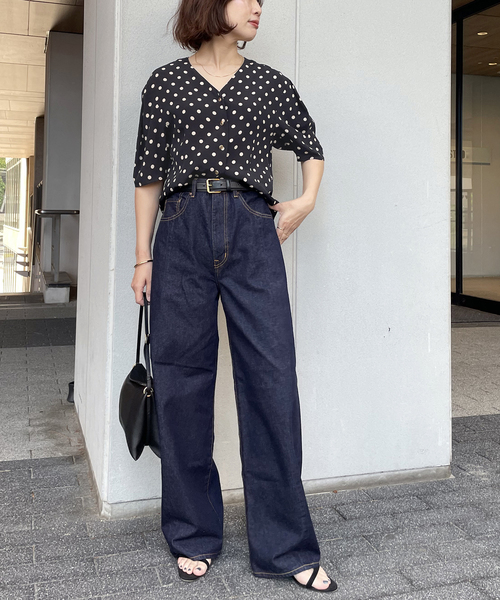 journal standard L'essage(ジャーナルスタンダードレサージュ)の「IPEKERドットタックスリーブシャツ(シャツ/ブラウス・レディース・ブラック系その他・FREE)」の2枚目の写真