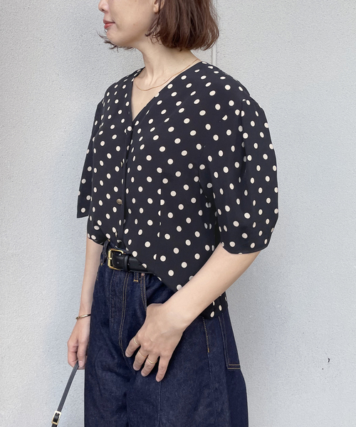 journal standard L'essage(ジャーナルスタンダードレサージュ)の「IPEKERドットタックスリーブシャツ(シャツ/ブラウス・レディース・ブラック系その他・FREE)」の3枚目の写真