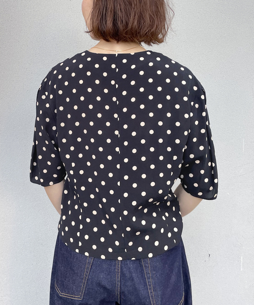 journal standard L'essage(ジャーナルスタンダードレサージュ)の「IPEKERドットタックスリーブシャツ(シャツ/ブラウス・レディース・ブラック系その他・FREE)」の4枚目の写真