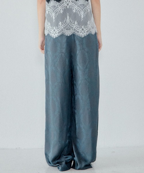 LE CIEL BLEU(ルシェルブルー)の「フリュードサテンパンツ / Fluid Satin Pants(その他パンツ・レディース・チャコールグレー・38/36/34)」の7枚目の写真
