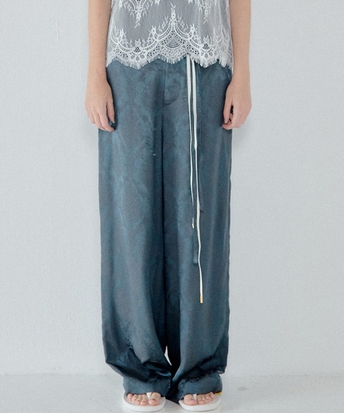 LE CIEL BLEU(ルシェルブルー)の「フリュードサテンパンツ / Fluid Satin Pants(その他パンツ・レディース・チャコールグレー・38/36/34)」の6枚目の写真