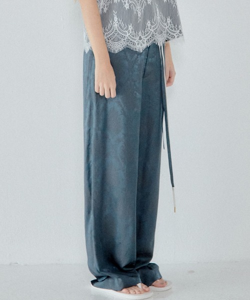 LE CIEL BLEU(ルシェルブルー)の「フリュードサテンパンツ / Fluid Satin Pants(その他パンツ・レディース・チャコールグレー・38/36/34)」の5枚目の写真