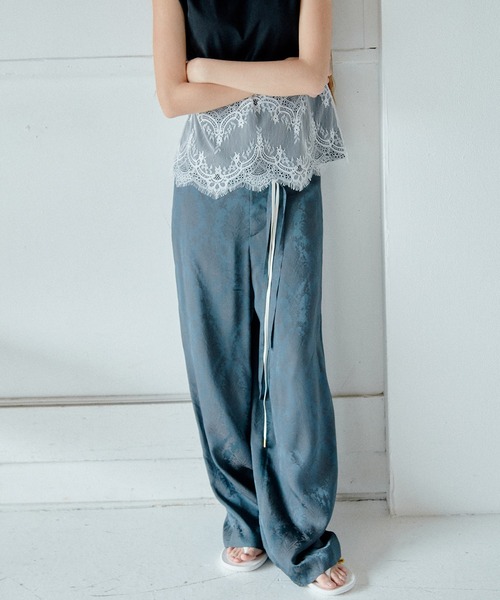 LE CIEL BLEU(ルシェルブルー)の「フリュードサテンパンツ / Fluid Satin Pants(その他パンツ・レディース・チャコールグレー・38/36/34)」の2枚目の写真