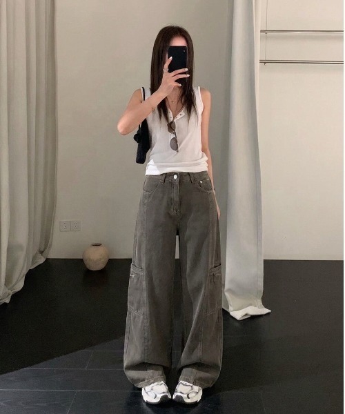 LUCPY(ラクピー)の「ヴィンテージウォッシュワイドデニムパンツ(デニムパンツ・レディース・ブラック・X-SMALL/LARGE/MEDIUM/SMALL)」の1枚目の写真