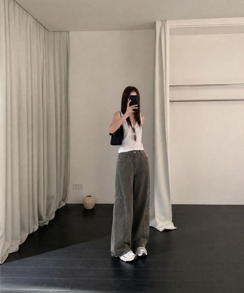 LUCPY(ラクピー)の「ヴィンテージウォッシュワイドデニムパンツ(デニムパンツ・レディース・ブラック・X-SMALL/LARGE/MEDIUM/SMALL)」の2枚目の写真