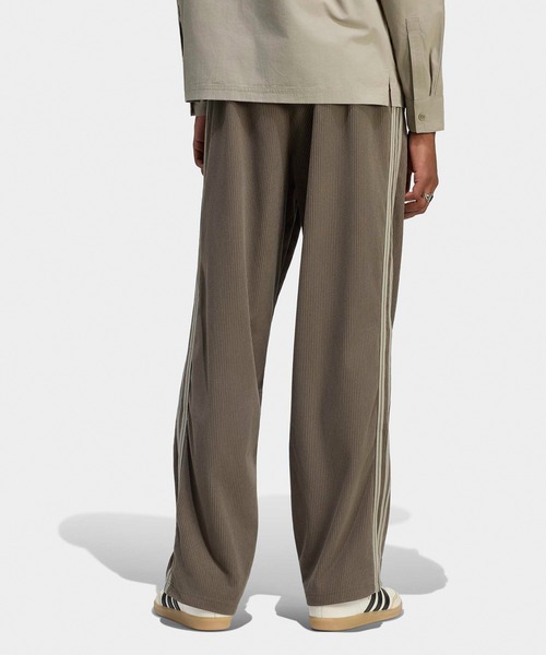adidas(アディダス)の「adidas/アディダス FIREBIRD CORDUROY TRACK PANTS ファイヤーバード コーデュロイ トラックパンツ ラインパンツ メンズ レディース 2026年秋冬 秋服(その他パンツ・メンズ・ダークブラウン/ライトブラウン・S/M/L/XL)」の6枚目の写真