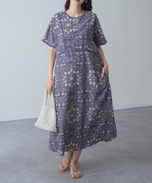 refinedworks(リファインドワークス)の「【refinedworks】一枚でサマになる ダマスク柄 パイピング ワンピース(ワンピース・レディース・ブラック/パープル・FREE)」の6枚目の写真