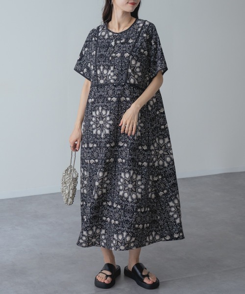refinedworks(リファインドワークス)の「【refinedworks】一枚でサマになる ダマスク柄 パイピング ワンピース(ワンピース・レディース・ブラック/パープル・FREE)」の18枚目の写真