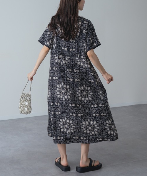 refinedworks(リファインドワークス)の「【refinedworks】一枚でサマになる ダマスク柄 パイピング ワンピース(ワンピース・レディース・ブラック/パープル・FREE)」の22枚目の写真