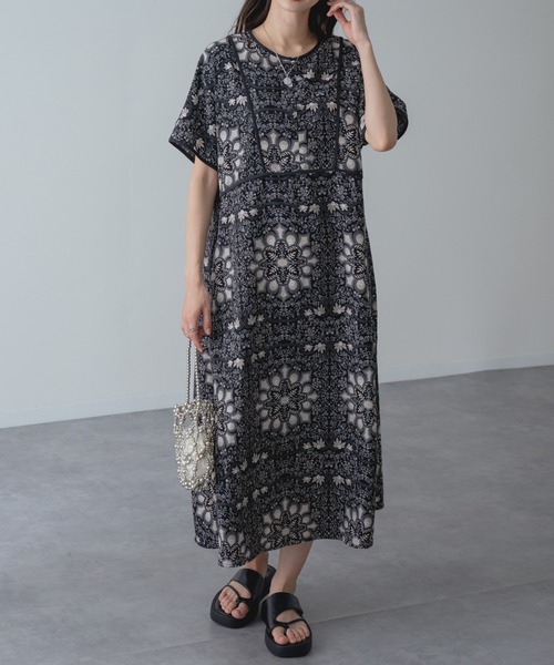 refinedworks(リファインドワークス)の「【refinedworks】一枚でサマになる ダマスク柄 パイピング ワンピース(ワンピース・レディース・ブラック/パープル・FREE)」の10枚目の写真