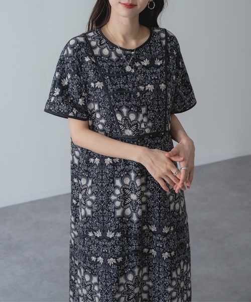 refinedworks(リファインドワークス)の「【refinedworks】一枚でサマになる ダマスク柄 パイピング ワンピース(ワンピース・レディース・ブラック/パープル・FREE)」の7枚目の写真