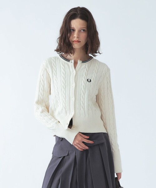Ray BEAMS(レイビームス)の「【別注】FRED PERRY / ケーブル ニット カーディガン(カーディガン/ボレロ・レディース・ブラック/ネイビー/ホワイト系その他・10)」の1枚目の写真