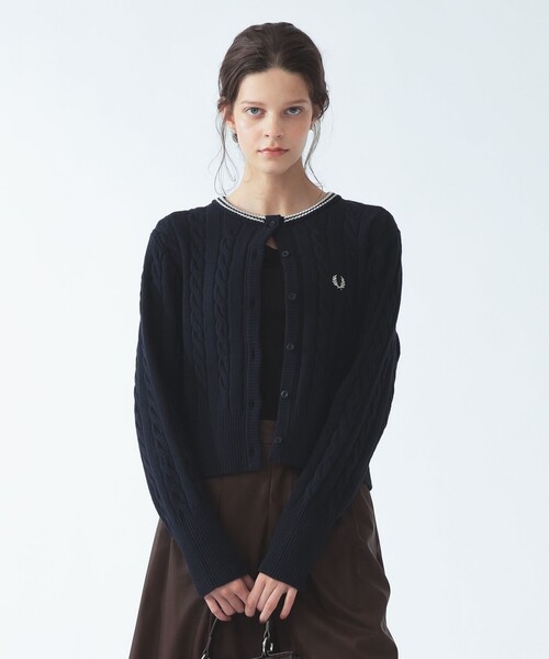 Ray BEAMS(レイビームス)の「【別注】FRED PERRY / ケーブル ニット カーディガン(カーディガン/ボレロ・レディース・ブラック/ネイビー/ホワイト系その他・10)」の3枚目の写真