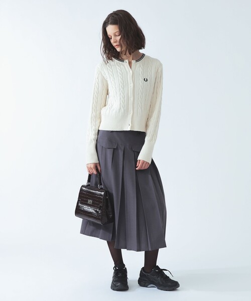 Ray BEAMS(レイビームス)の「【別注】FRED PERRY / ケーブル ニット カーディガン(カーディガン/ボレロ・レディース・ブラック/ネイビー/ホワイト系その他・10)」の4枚目の写真