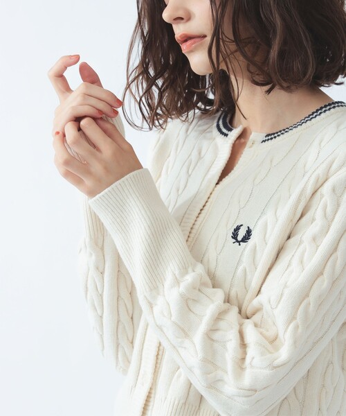 Ray BEAMS(レイビームス)の「【別注】FRED PERRY / ケーブル ニット カーディガン(カーディガン/ボレロ・レディース・ブラック/ネイビー/ホワイト系その他・10)」の8枚目の写真