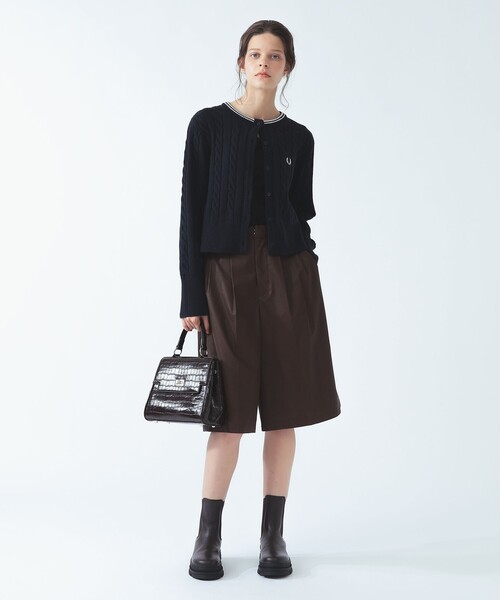 Ray BEAMS(レイビームス)の「【別注】FRED PERRY / ケーブル ニット カーディガン 〈26AW 寒暖差対策 着回し 〉(カーディガン/ボレロ・レディース・ブラック/ネイビー/ホワイト系その他・10)」の12枚目の写真