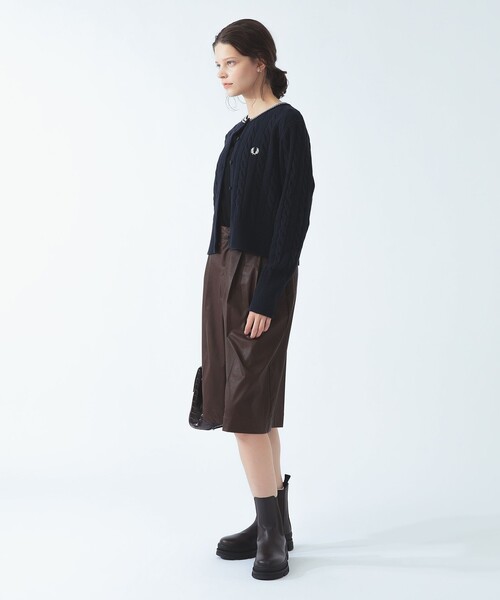 Ray BEAMS(レイビームス)の「【別注】FRED PERRY / ケーブル ニット カーディガン 〈26AW 寒暖差対策 着回し 〉(カーディガン/ボレロ・レディース・ブラック/ネイビー/ホワイト系その他・10)」の13枚目の写真