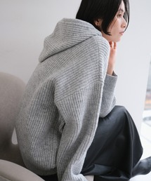 Vネックニットフーディー
