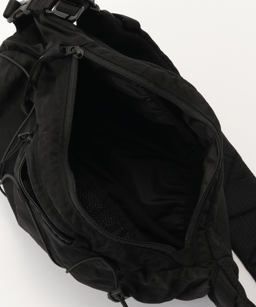 C.P. COMPANY(シーピーカンパニー)の「C.P.Company / シーピーカンパニー ACC BACK PACK IN NYLON B(ショルダーバッグ・メンズ・ブラック・FREE)」の5枚目の写真