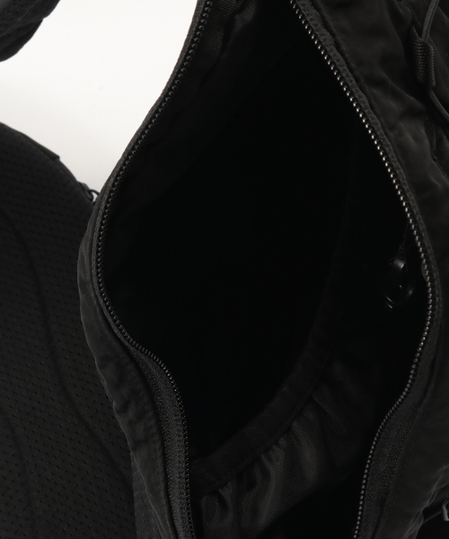 C.P. COMPANY(シーピーカンパニー)の「C.P.Company / シーピーカンパニー ACC BACK PACK IN NYLON B(ショルダーバッグ・メンズ・ブラック・FREE)」の6枚目の写真