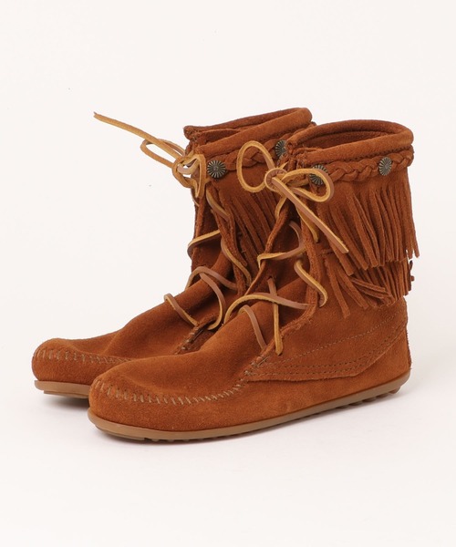 Minnetonka(ミネトンカ)の「【es】【es】【MINNETONKA】ダブルフリンジ トランパー ブーツ DOUBLE FRINGE TRAMPER BOOTS(ブーツ・レディース・グレー/ブラウン・6/5)」の2枚目の写真