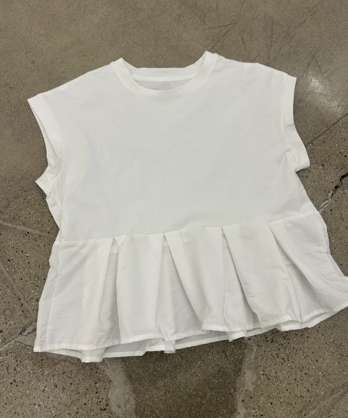 Chick(チック)の「タックフレア切り替えトップス(Tシャツ/カットソー・レディース・ホワイト/ブラック・FREE)」の4枚目の写真