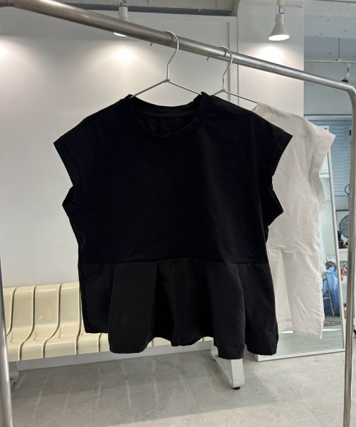 Chick(チック)の「タックフレア切り替えトップス(Tシャツ/カットソー・レディース・ホワイト/ブラック・FREE)」の18枚目の写真