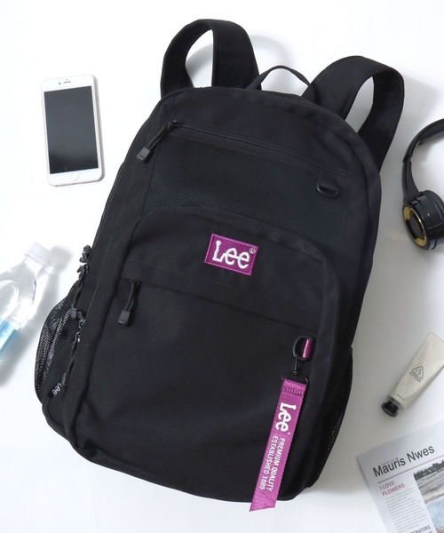 Lee(リー)の「Lee/リー 撥水 ロゴ ワンポイント刺繍 フロントメッシュ テープチャーム付き バックパック/リュックサック/大容量 約23L/レディース メンズ(バックパック/リュック・レディース・ブラック×ホワイト/ブラック×パープル/ブラック×グリーン/ブラック×ピンク/ブラック×ブラック・FREE)」の3枚目の写真