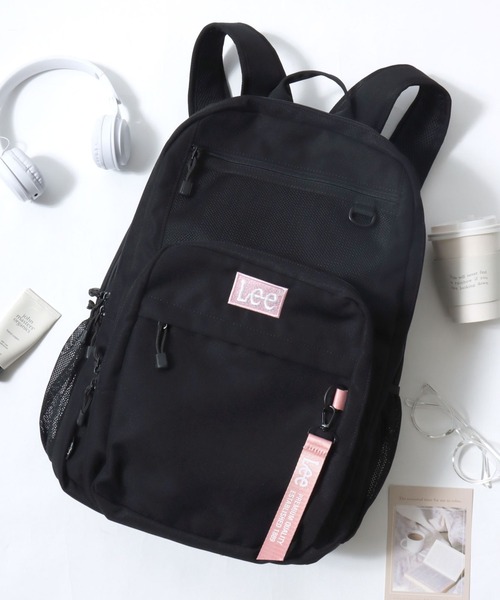 Lee(リー)の「Lee/リー 撥水 ロゴ ワンポイント刺繍 フロントメッシュ テープチャーム付き バックパック/リュックサック/大容量 約23L/レディース メンズ(バックパック/リュック・レディース・ブラック×ホワイト/ブラック×パープル/ブラック×グリーン/ブラック×ピンク/ブラック×ブラック・FREE)」の5枚目の写真