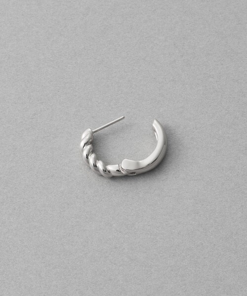 ete（エテ）の「[ONLINE Limited] ツイスト ハグピアス（ピアス（両耳用）・レディース・ピンクゴールド/イエローゴールド/プラチナム・FREE）」の4枚目の写真