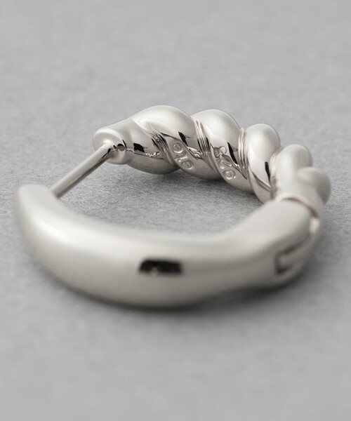 ete（エテ）の「[ONLINE Limited] ツイスト ハグピアス（ピアス（両耳用）・レディース・ピンクゴールド/イエローゴールド/プラチナム・FREE）」の5枚目の写真
