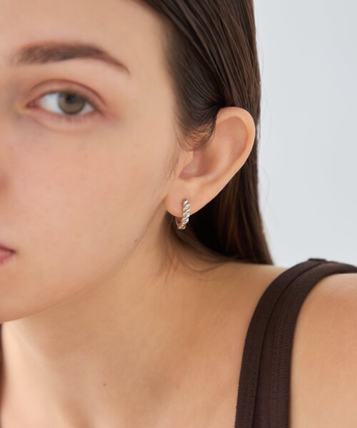 ete（エテ）の「[ONLINE Limited] ツイスト ハグピアス（ピアス（両耳用）・レディース・ピンクゴールド/イエローゴールド/プラチナム・FREE）」の9枚目の写真