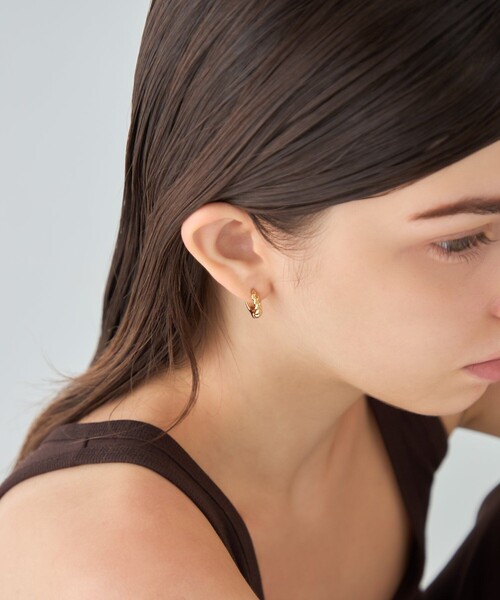 ete（エテ）の「[ONLINE Limited] ツイスト ハグピアス（ピアス（両耳用）・レディース・ピンクゴールド/イエローゴールド/プラチナム・FREE）」の12枚目の写真